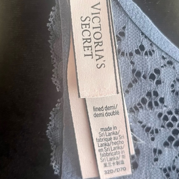 Victoria's Secret Body by Victoria Lined Demi Bra - Picture 3 of 4